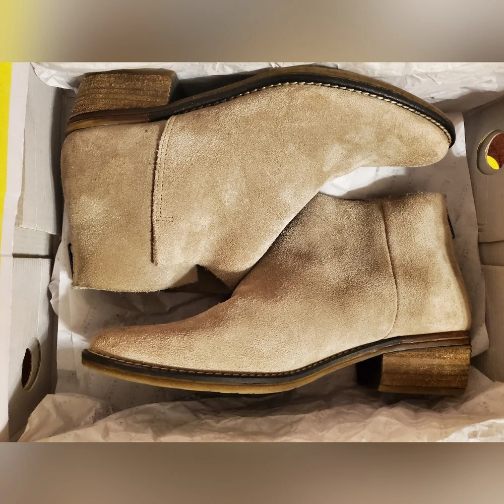 Very Volatile suede booties sz 8 - Picture 4 of 5